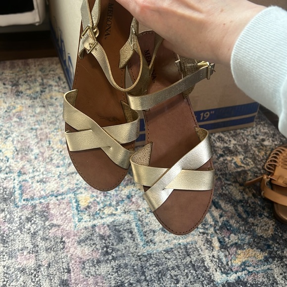 Gold sandals from target size 6.5 - Picture 3 of 3